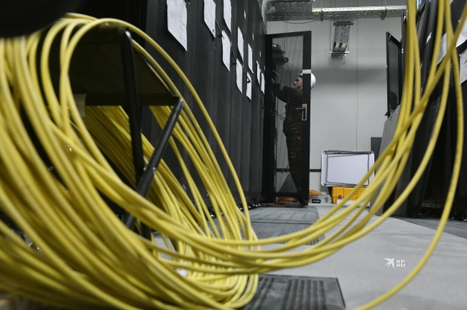 В Екатеринбурге мужчина оставил без интернета целую многоэтажку, срезав специальный кабель