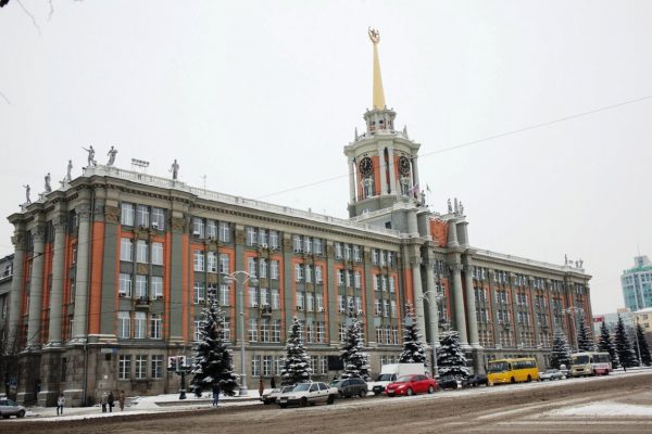 В Екатеринбурге в 5 раз вырос тариф на опоры для кабелей операторов связи